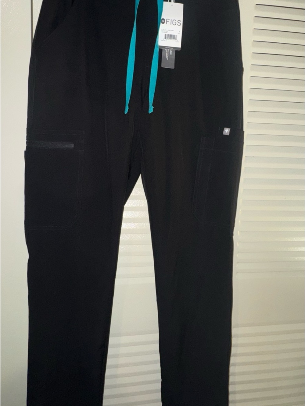 FIGS Women’s Black Scrub Yola Freex Lined Pants